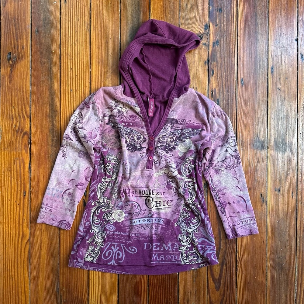 Vintage 00s Y2K Gitano french cherubic graphic script hooded tshirt